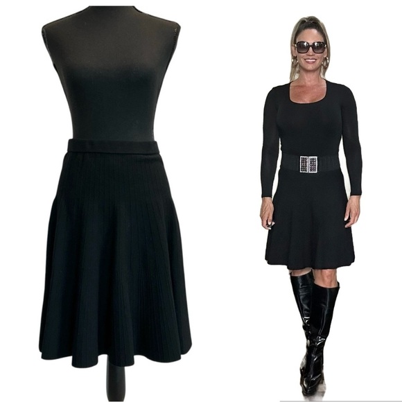 Black knit A-line mini skirt Sz M classy flowy stretchy pull-on - Picture 3 of 14